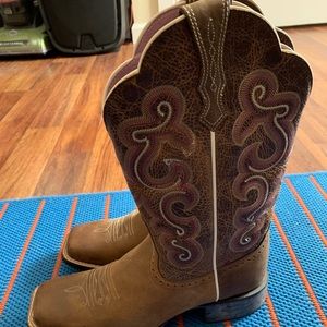 Women’s Leather cowgirl boots never worn brand new